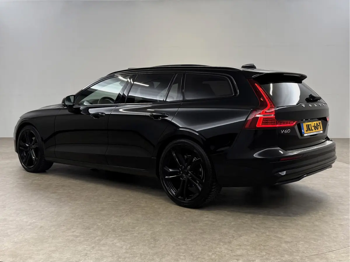 2.0 B4D R-Design | Black Edition | Pano | Memory | HuD | B&W | Virtual | 360° Camera | Carplay | Trekhaak
