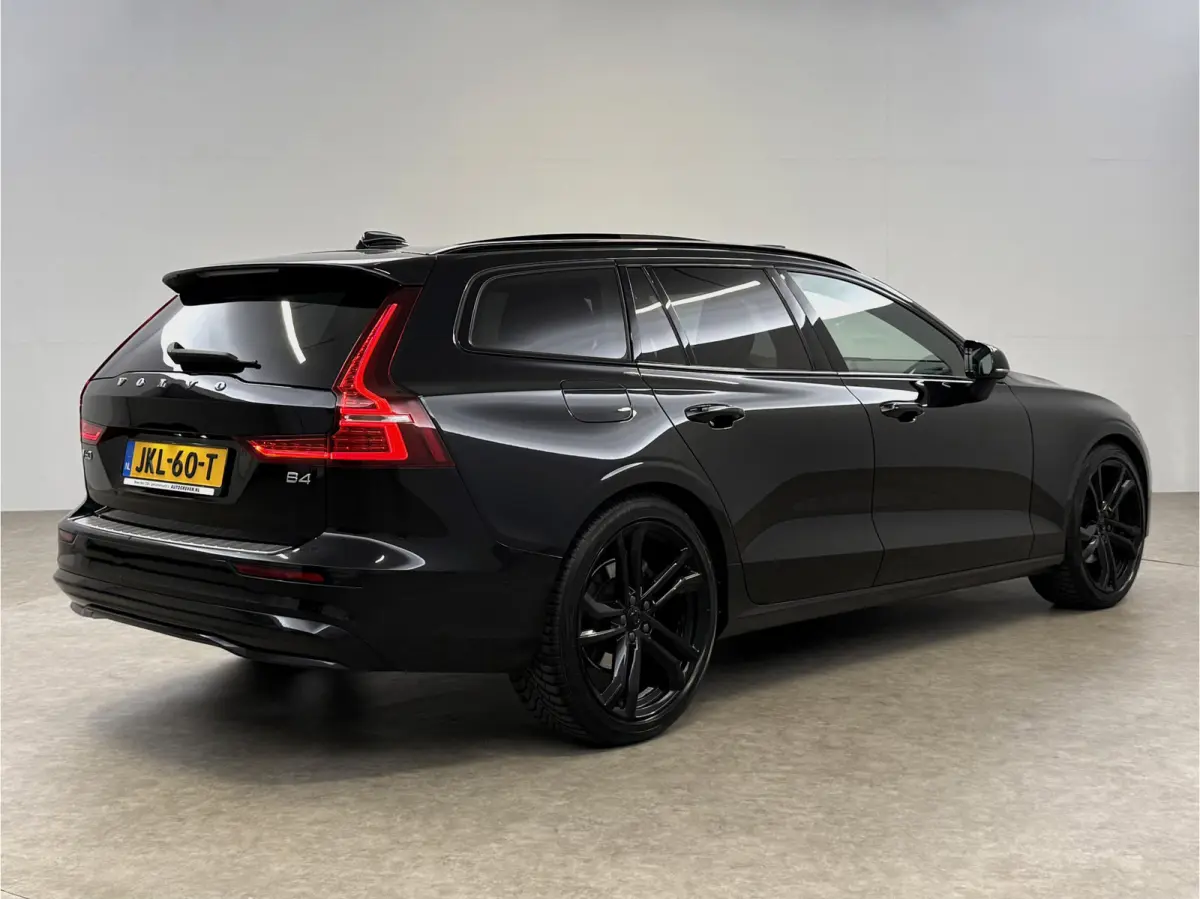 2.0 B4D R-Design | Black Edition | Pano | Memory | HuD | B&W | Virtual | 360° Camera | Carplay | Trekhaak