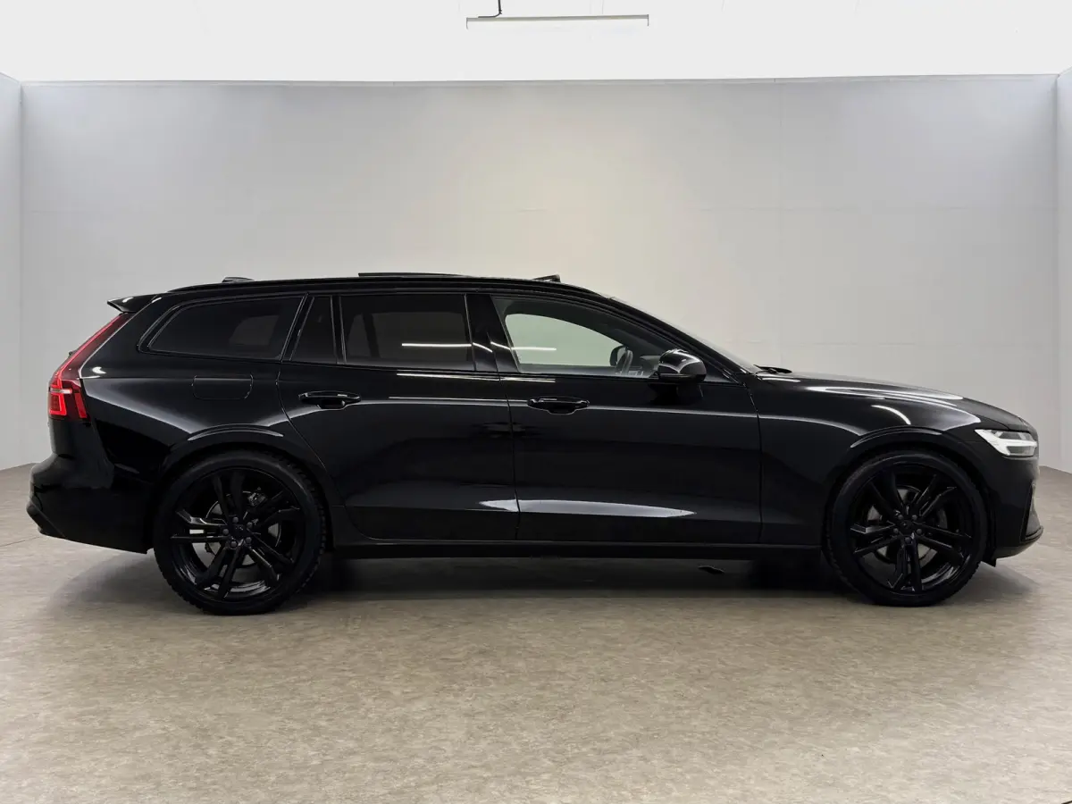 2.0 B4D R-Design | Black Edition | Pano | Memory | HuD | B&W | Virtual | 360° Camera | Carplay | Trekhaak