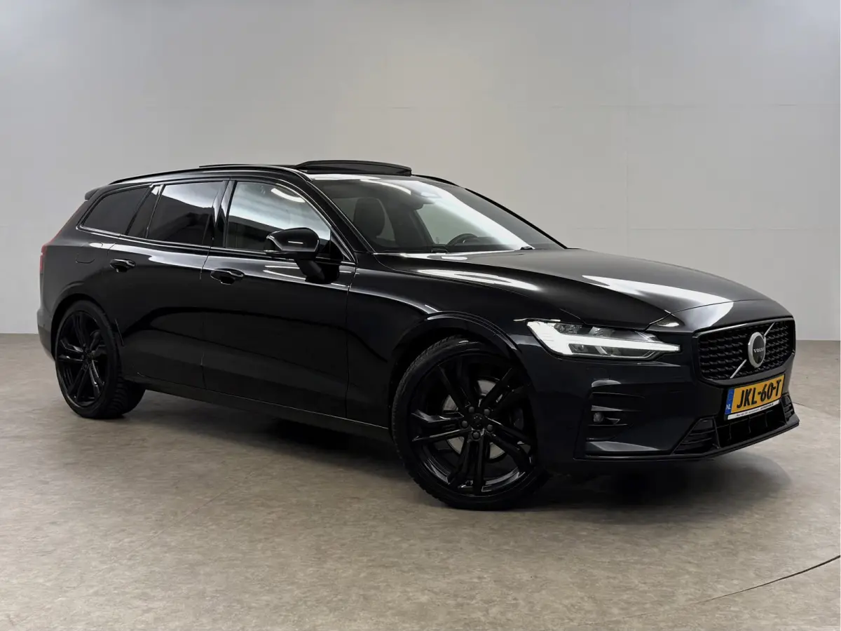 2.0 B4D R-Design | Black Edition | Pano | Memory | HuD | B&W | Virtual | 360° Camera | Carplay | Trekhaak