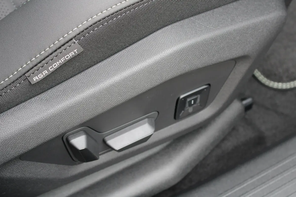 1.6 Plug-in Hybrid 195 GT Exclusive | Panorama/schuifdak | Lederen bekleding | Massage | Stoelverwarming | 20 Inch |