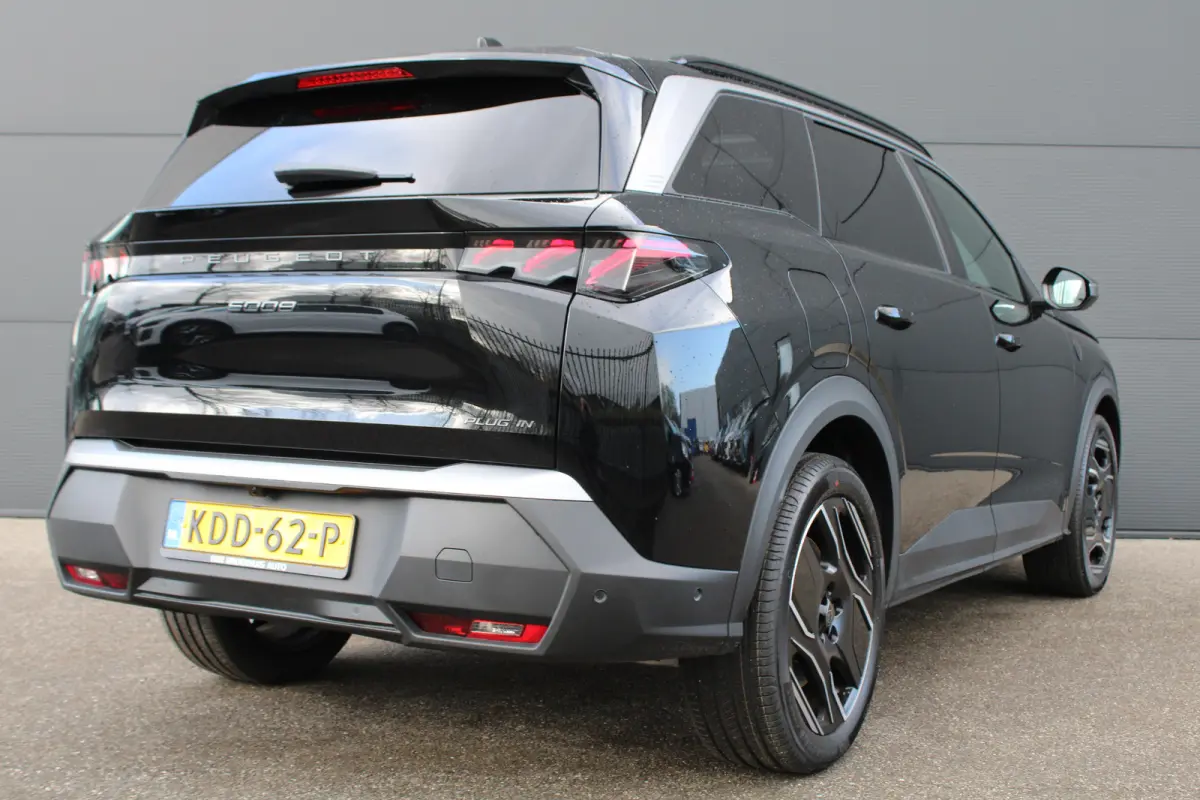 1.6 Plug-in Hybrid 195 GT Exclusive | Panorama/schuifdak | Lederen bekleding | Massage | Stoelverwarming | 20 Inch |