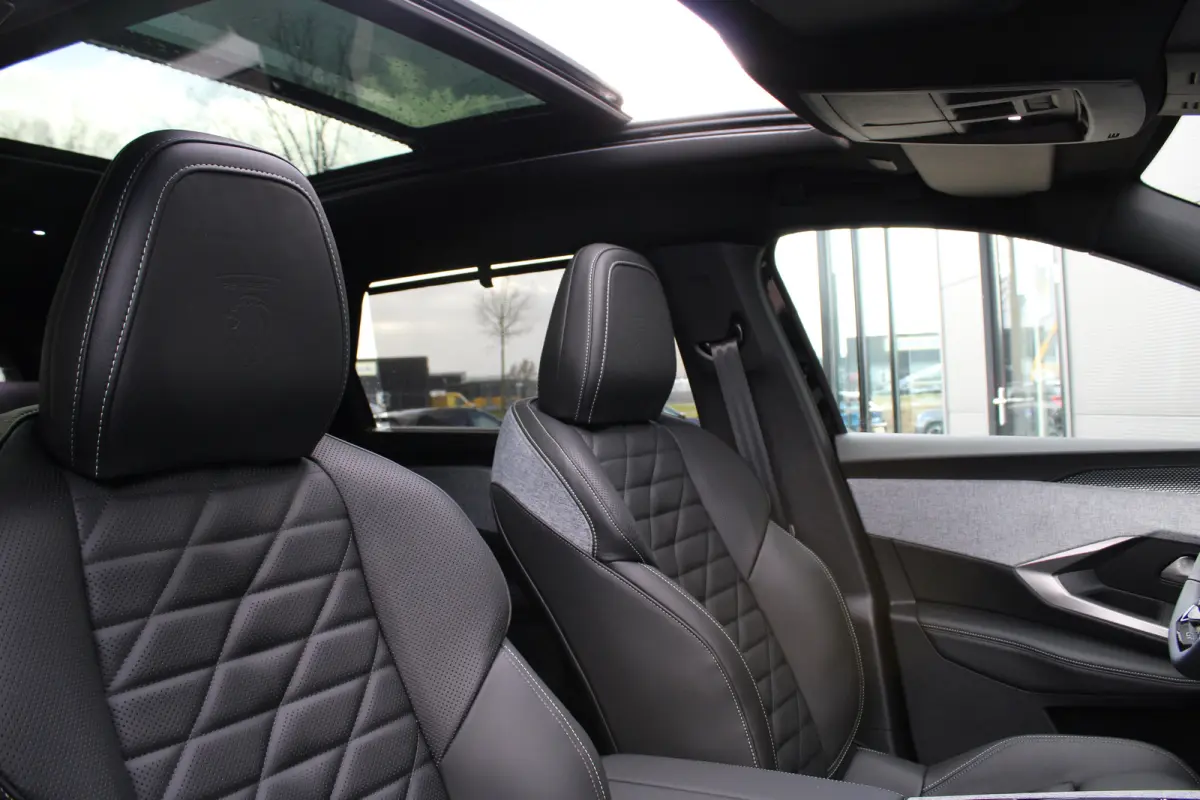 1.6 Plug-in Hybrid 195 GT Exclusive | Panorama/schuifdak | Lederen bekleding | Massage | Stoelverwarming | 20 Inch |