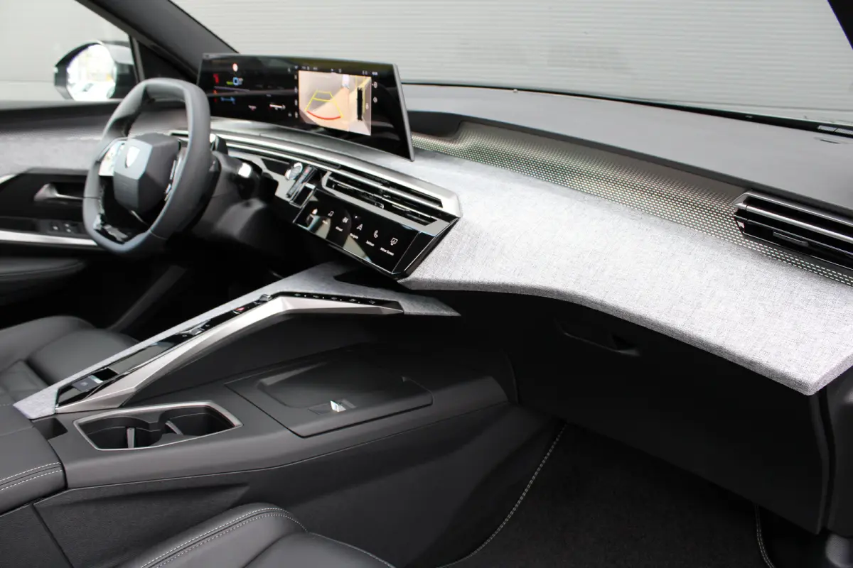 1.6 Plug-in Hybrid 195 GT Exclusive | Panorama/schuifdak | Lederen bekleding | Massage | Stoelverwarming | 20 Inch |