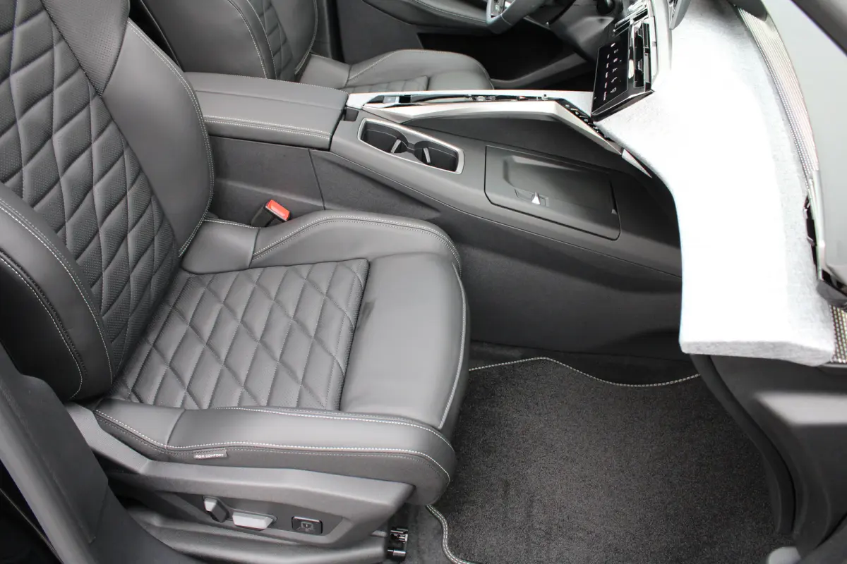 1.6 Plug-in Hybrid 195 GT Exclusive | Panorama/schuifdak | Lederen bekleding | Massage | Stoelverwarming | 20 Inch |
