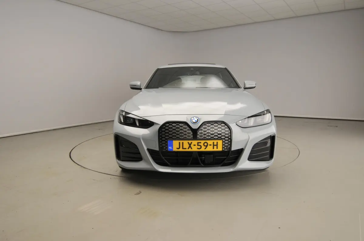 Gran Coupé eDrive35 | M-Sportpakket | LED | Leder | SOH 98% | Navigatie | Schuifdak | Trekhaak | Sportstoelen | DAB | Harman-kardon sound | Alu 19 inch
