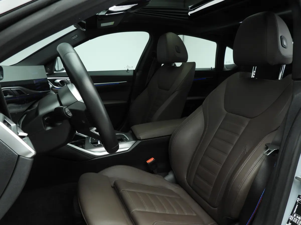 Gran Coupé eDrive35 | M-Sportpakket | LED | Leder | SOH 98% | Navigatie | Schuifdak | Trekhaak | Sportstoelen | DAB | Harman-kardon sound | Alu 19 inch