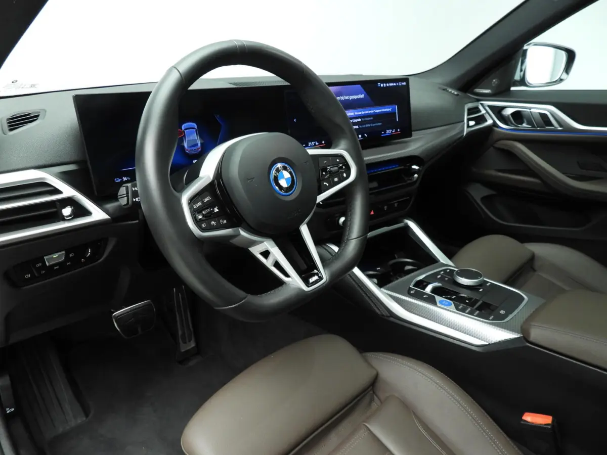 Gran Coupé eDrive35 | M-Sportpakket | LED | Leder | SOH 98% | Navigatie | Schuifdak | Trekhaak | Sportstoelen | DAB | Harman-kardon sound | Alu 19 inch