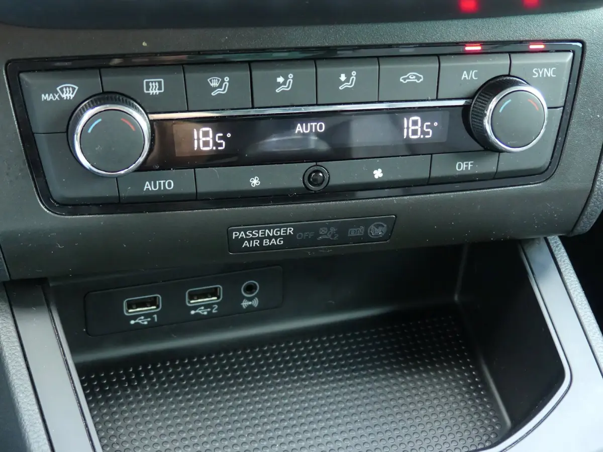 1.0 TSI Style Business Intense / Beats Audio
