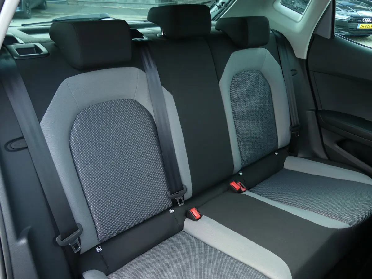 1.0 TSI Style Business Intense / Beats Audio