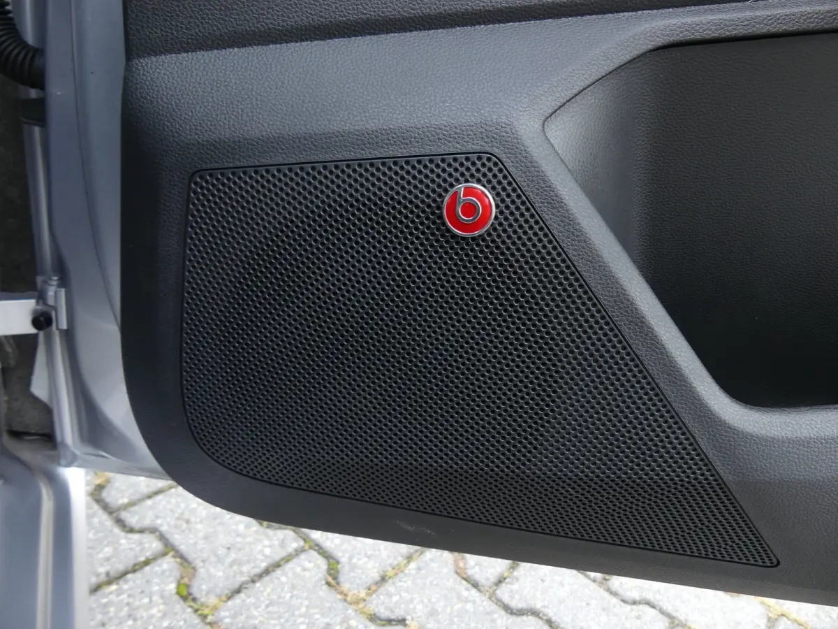 1.0 TSI Style Business Intense / Beats Audio