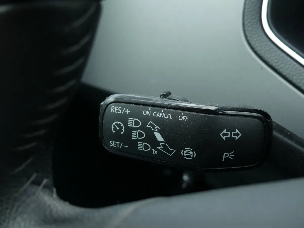 1.0 TSI Style Business Intense / Beats Audio