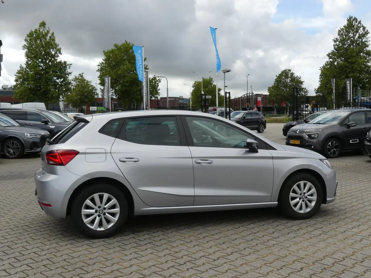 1.0 TSI Style Business Intense / Beats Audio