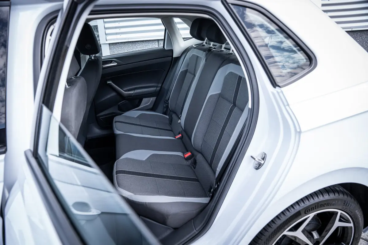 1.0 TSI Highline | Airco (automatisch) | Lichtmetalen velgen 17" | Metaalkleur