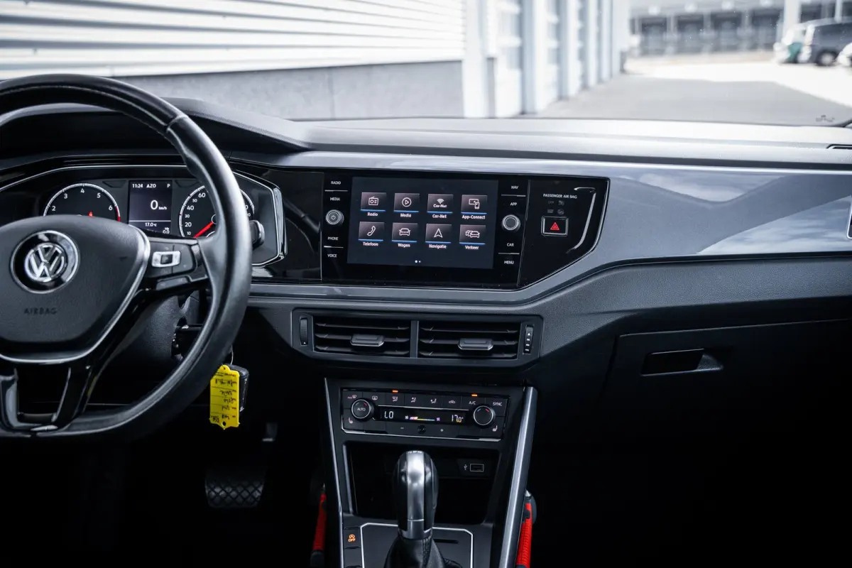 1.0 TSI Highline | Airco (automatisch) | Lichtmetalen velgen 17" | Metaalkleur