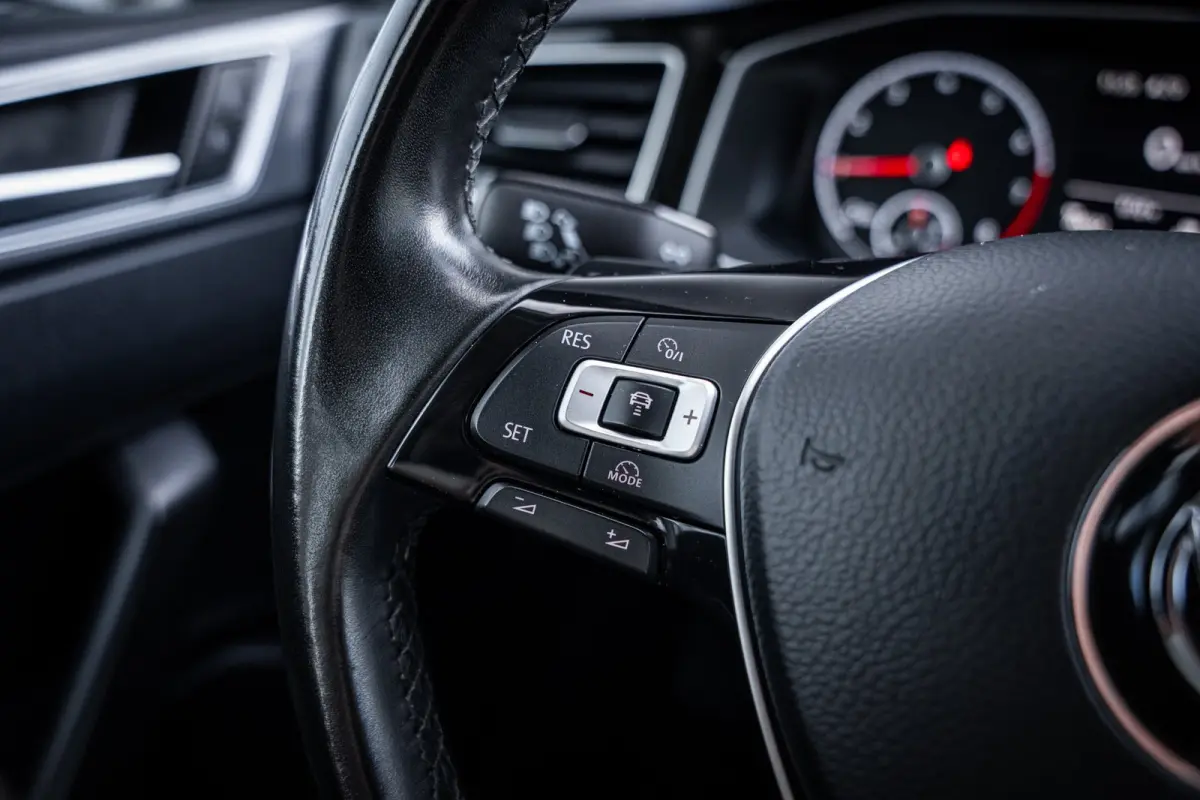 1.0 TSI Highline | Airco (automatisch) | Lichtmetalen velgen 17" | Metaalkleur