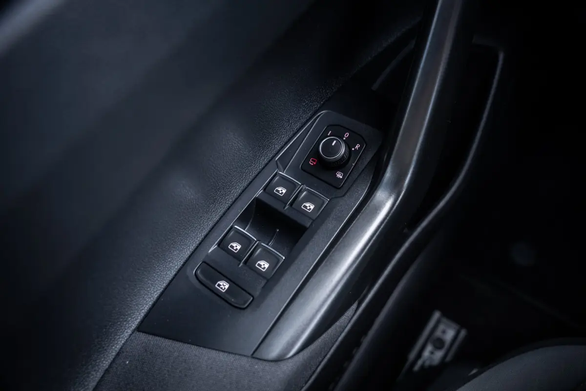 1.0 TSI Highline | Airco (automatisch) | Lichtmetalen velgen 17" | Metaalkleur