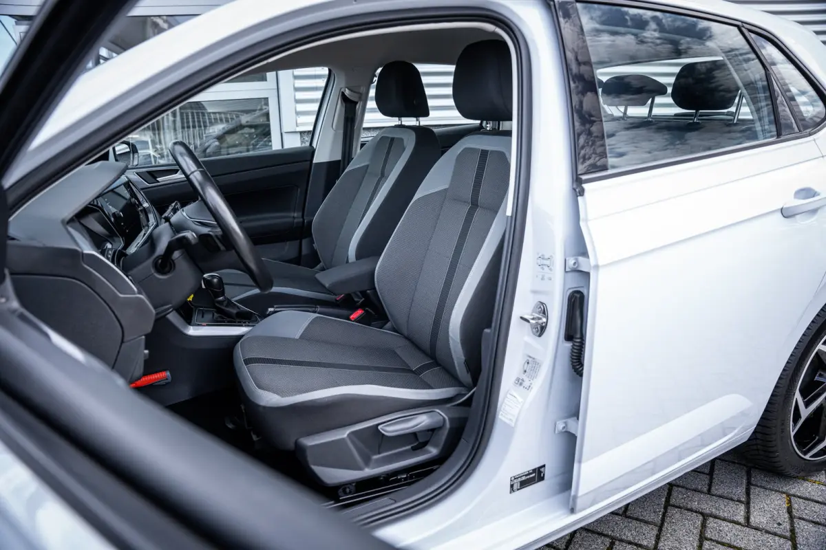 1.0 TSI Highline | Airco (automatisch) | Lichtmetalen velgen 17" | Metaalkleur