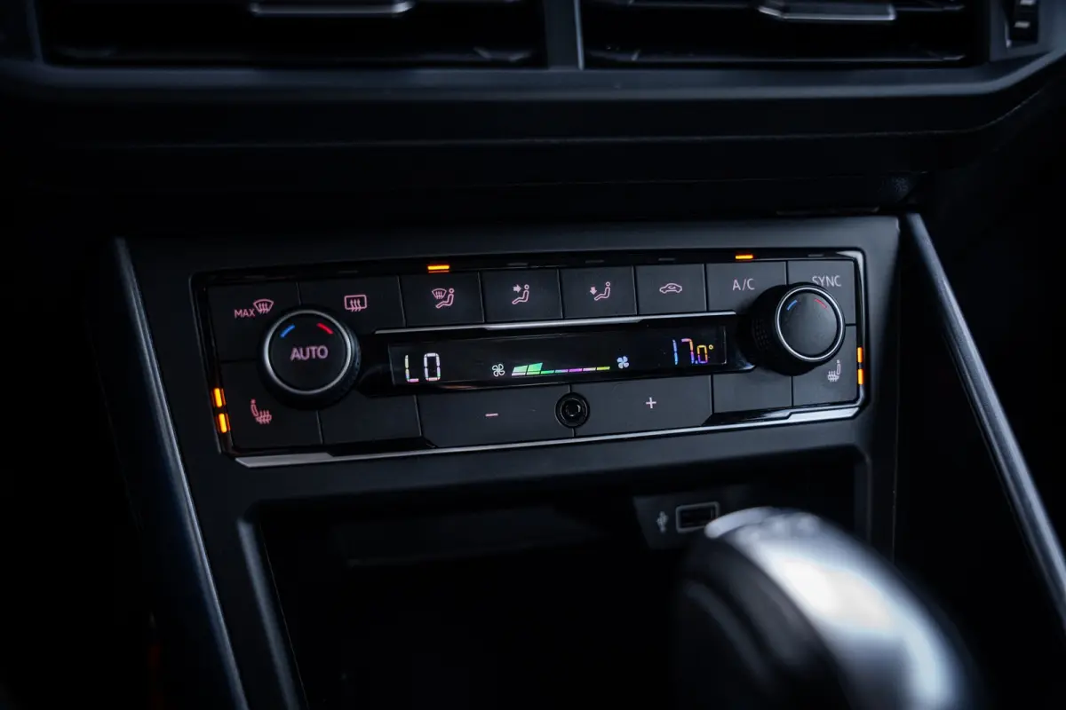 1.0 TSI Highline | Airco (automatisch) | Lichtmetalen velgen 17" | Metaalkleur