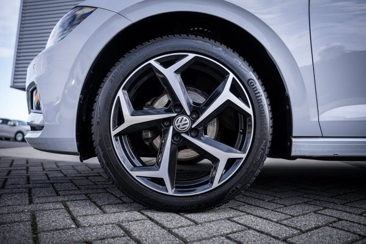 1.0 TSI Highline | Airco (automatisch) | Lichtmetalen velgen 17" | Metaalkleur