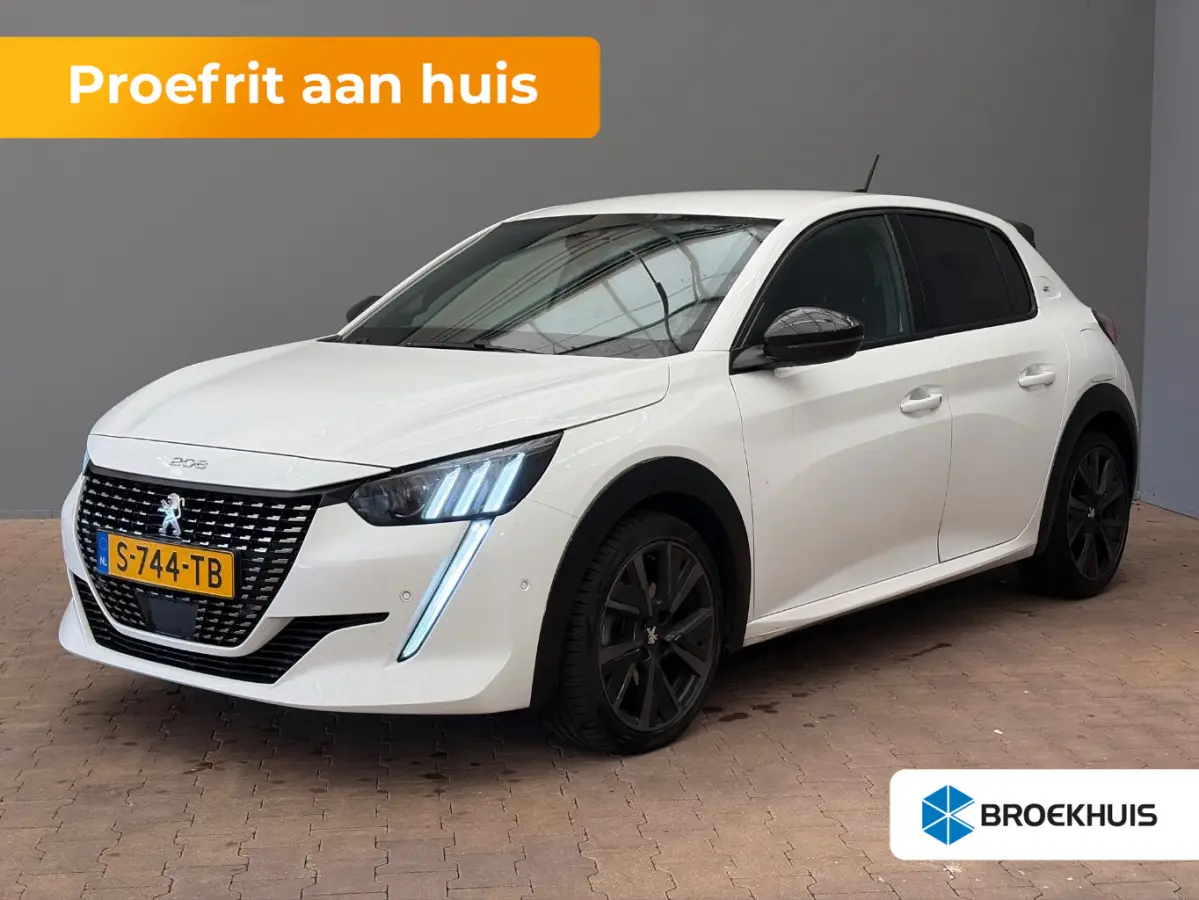 1.2 PureTech GT Leder/Alcantara | Elek. Stoel met massage | 17" Lichtmetaal | LED | Camera | Cruise | Digitaal Dashboard | Achteruitrijcamera | Airco (automatisch) | Apple Carplay/Android Au