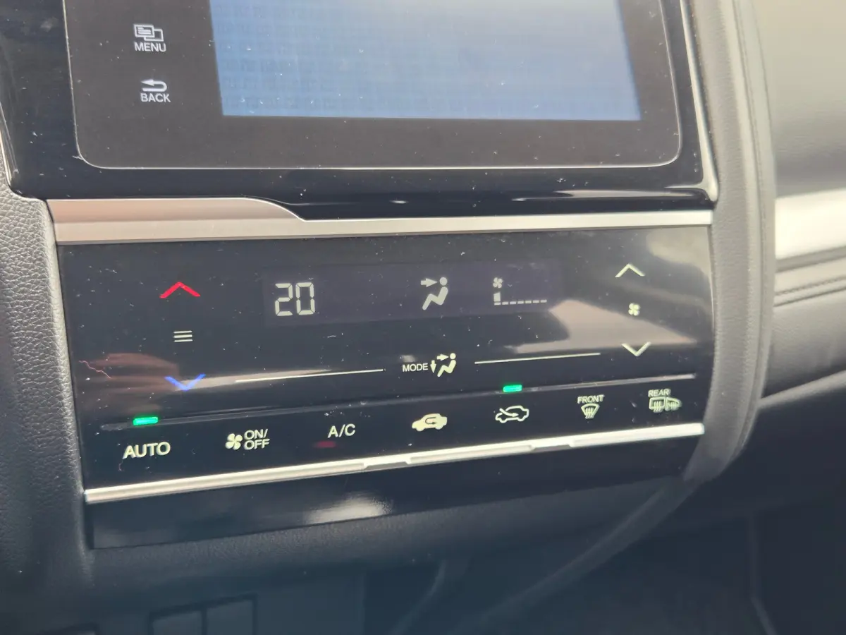 1.3 i-VTEC Elegance Keyless entry / Cruise control / Dab radio / Hill hold / Achteruitrijcamera