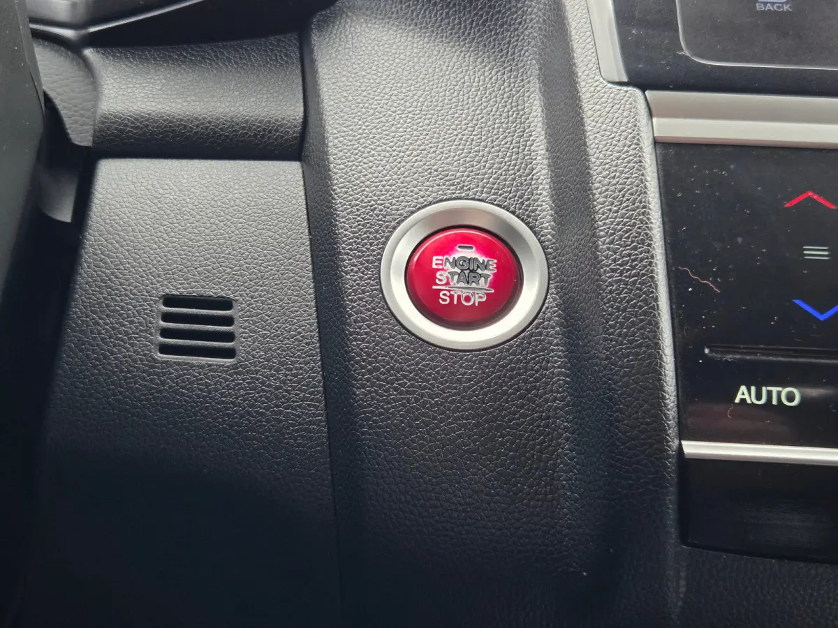1.3 i-VTEC Elegance Keyless entry / Cruise control / Dab radio / Hill hold / Achteruitrijcamera