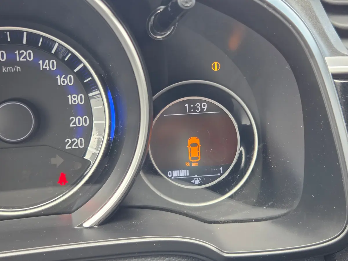 1.3 i-VTEC Elegance Keyless entry / Cruise control / Dab radio / Hill hold / Achteruitrijcamera