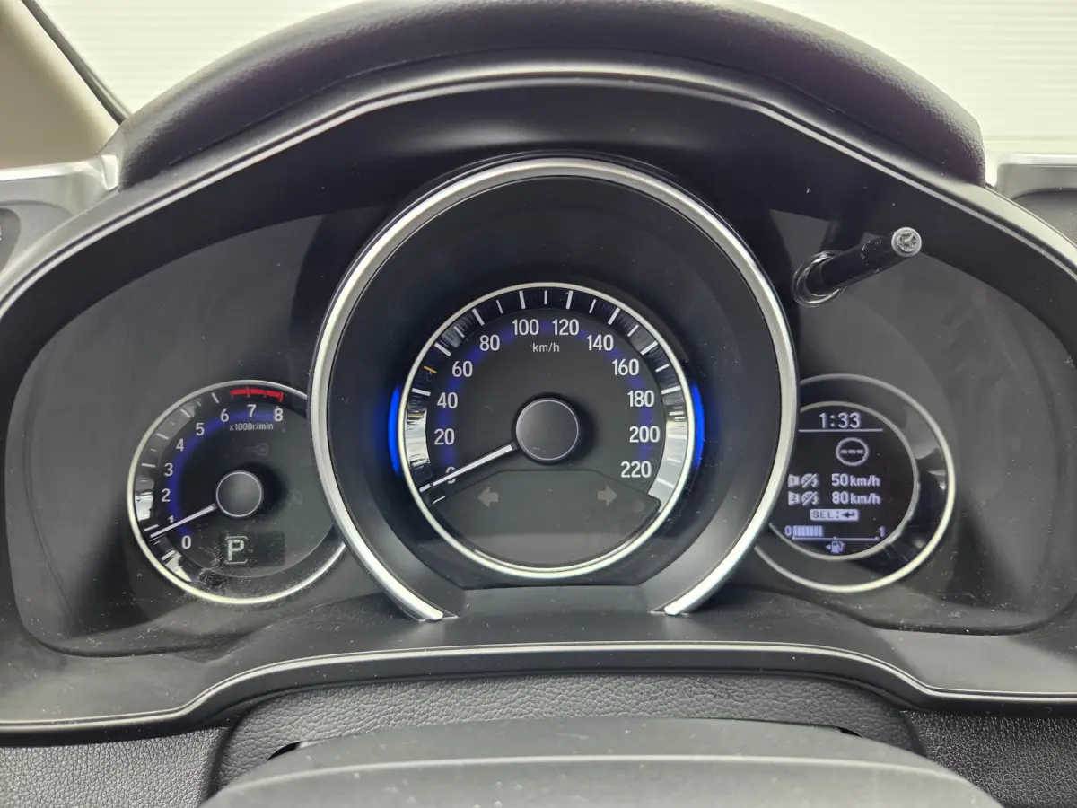 1.3 i-VTEC Elegance Keyless entry / Cruise control / Dab radio / Hill hold / Achteruitrijcamera