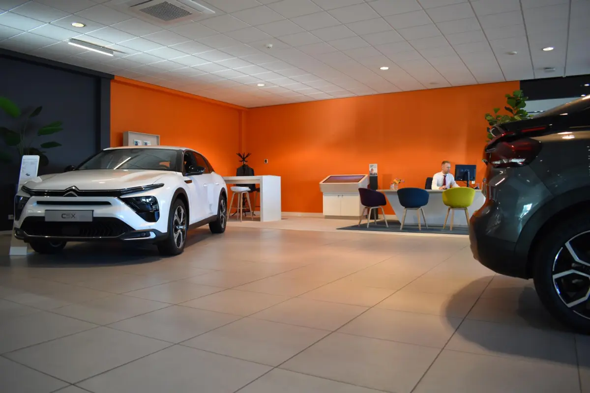 1.2 110PK Max | HOGE INSTAP | HOGE ZIT | NAVIGATIE | CAMERA ACHTER | PARKEERSENSOREN | LICHTMETALEN WIELEN