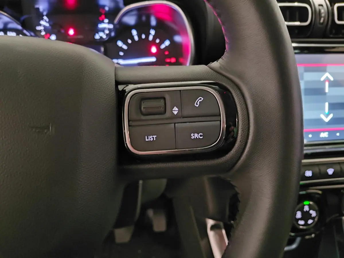 1.2 110PK Max | HOGE INSTAP | HOGE ZIT | NAVIGATIE | CAMERA ACHTER | PARKEERSENSOREN | LICHTMETALEN WIELEN