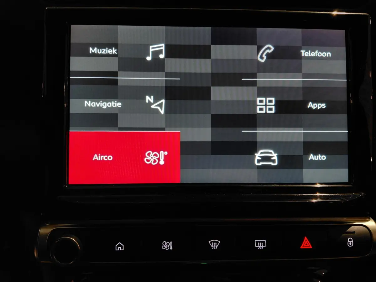1.2 110PK Max | HOGE INSTAP | HOGE ZIT | NAVIGATIE | CAMERA ACHTER | PARKEERSENSOREN | LICHTMETALEN WIELEN