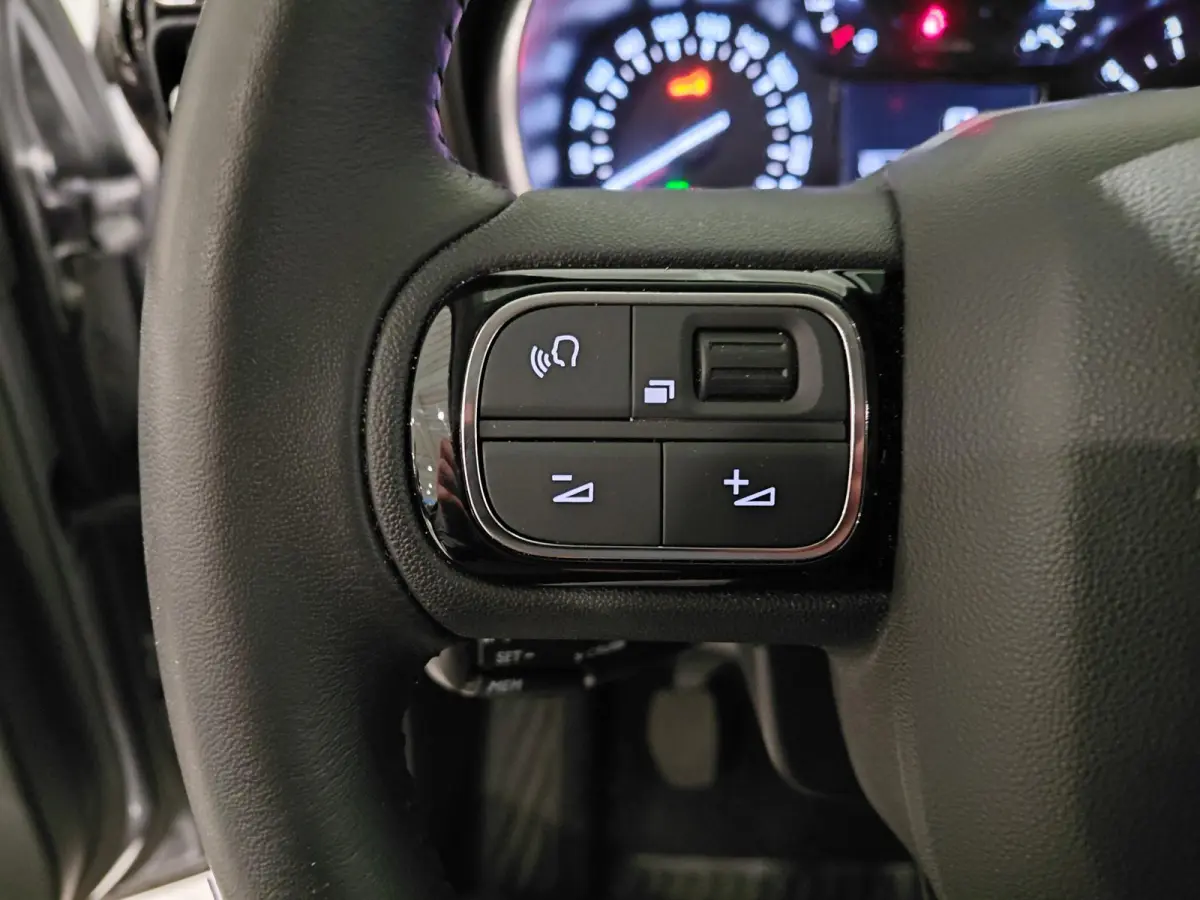 1.2 110PK Max | HOGE INSTAP | HOGE ZIT | NAVIGATIE | CAMERA ACHTER | PARKEERSENSOREN | LICHTMETALEN WIELEN