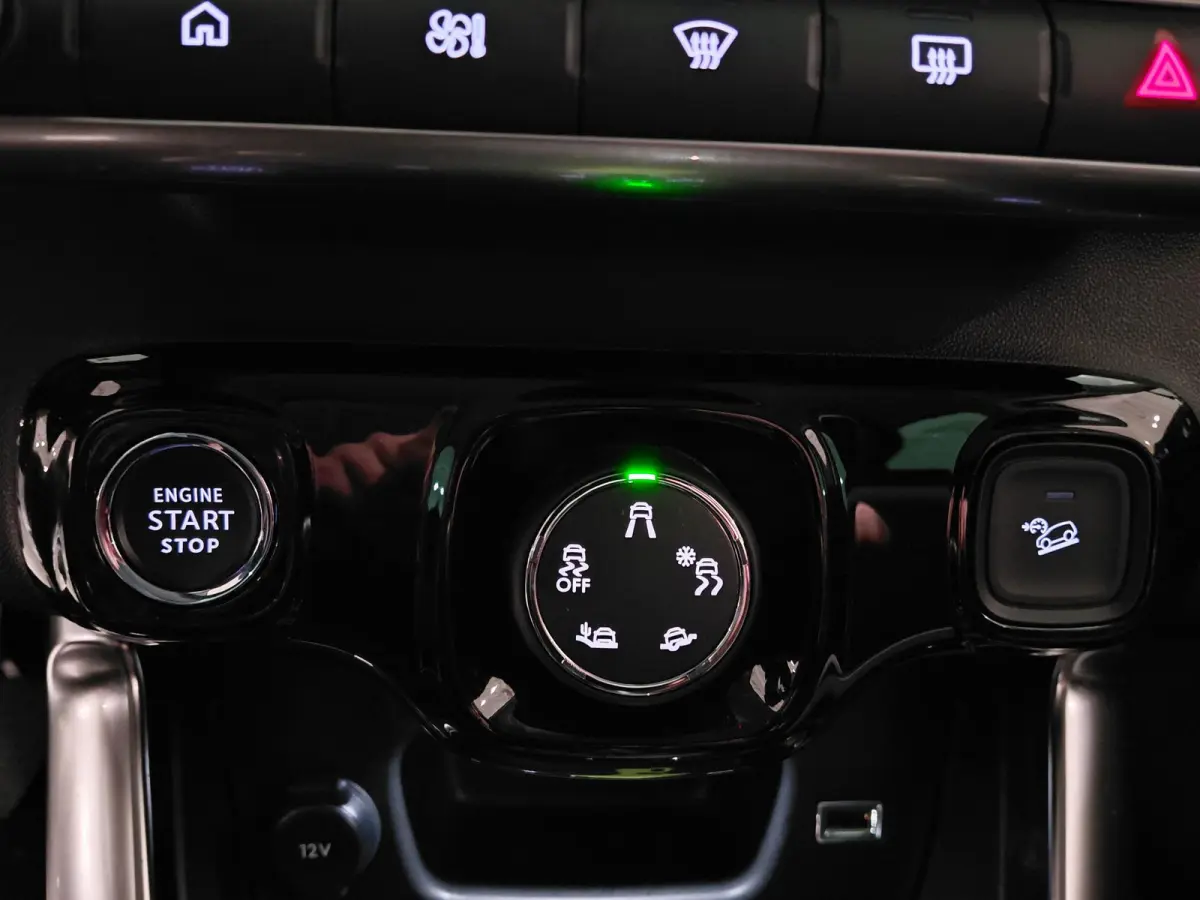 1.2 110PK Max | HOGE INSTAP | HOGE ZIT | NAVIGATIE | CAMERA ACHTER | PARKEERSENSOREN | LICHTMETALEN WIELEN