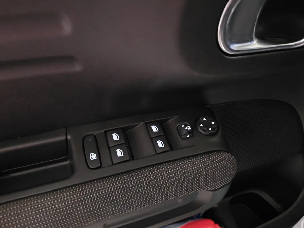 1.2 110PK Max | HOGE INSTAP | HOGE ZIT | NAVIGATIE | CAMERA ACHTER | PARKEERSENSOREN | LICHTMETALEN WIELEN