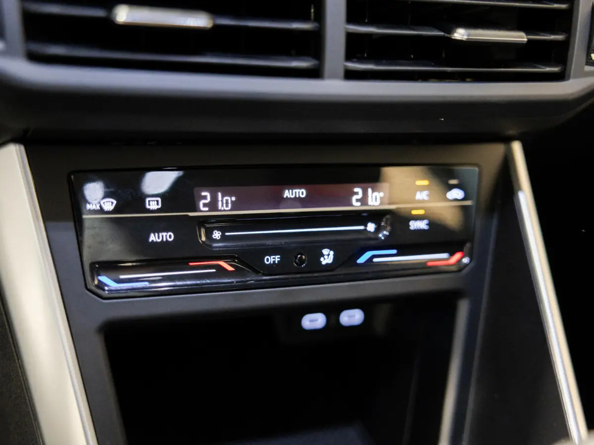 1.0 TSI Life / 95pk / Achteruitrij camera / Automatische klimaatregeling / NAP / Dealer onderhouden /