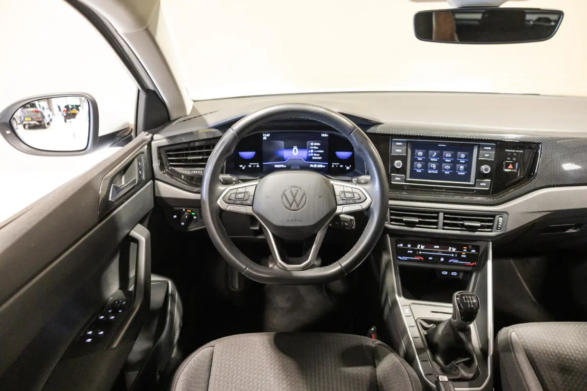 1.0 TSI Life / 95pk / Achteruitrij camera / Automatische klimaatregeling / NAP / Dealer onderhouden /