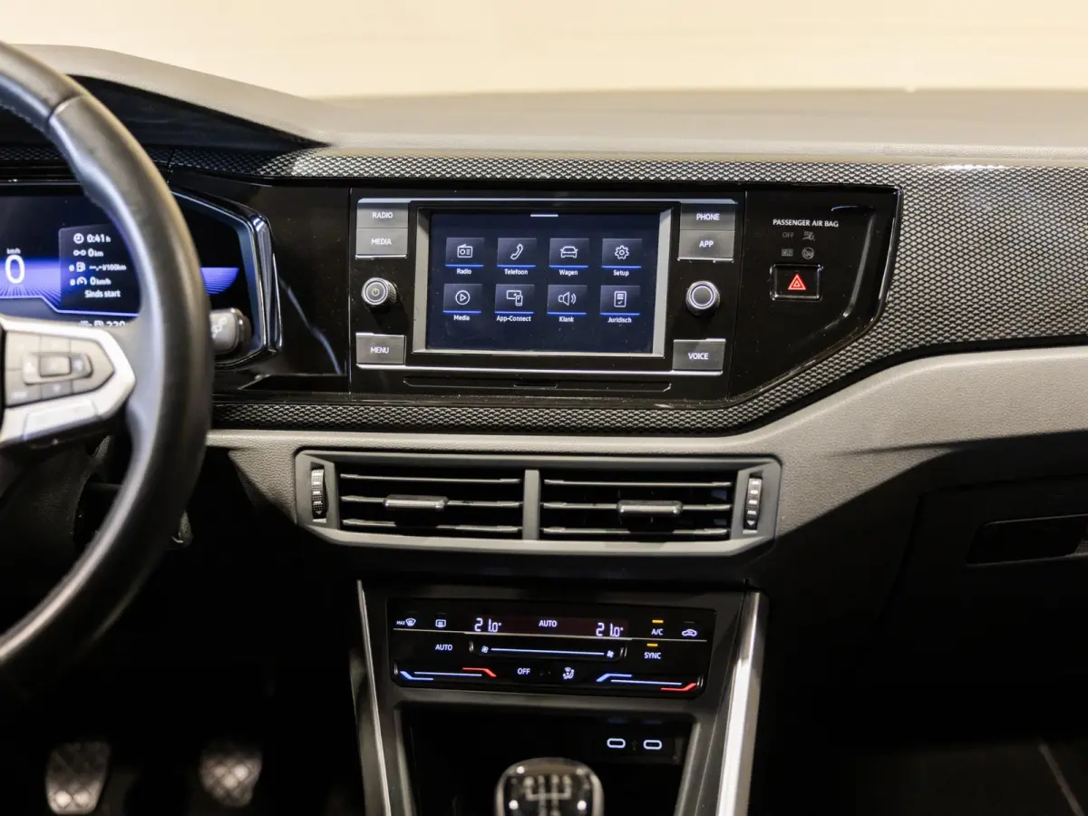 1.0 TSI Life / 95pk / Achteruitrij camera / Automatische klimaatregeling / NAP / Dealer onderhouden /