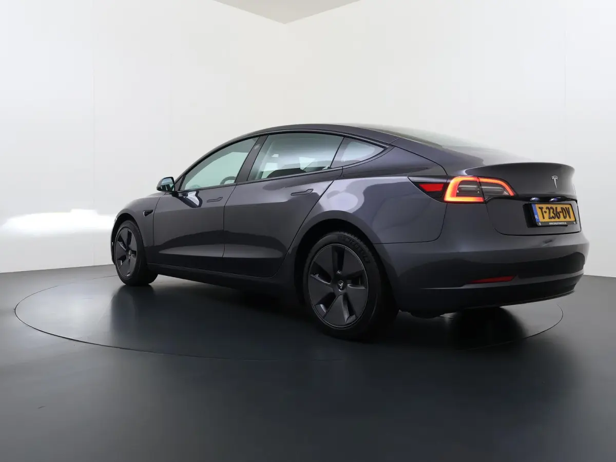 Long Range AWD 75 kWh VAN: 35.900,- VOOR: 33.440,- UW HERFSTVOORDEEL: 2.460,-| FABRIEKSGARANTIE OP ACCU & AANDRIJFLIJN TOT 2031 OF 192.000 KM + ALGEMENE AUTO T/M 06-2027 of 80.000KM! BTW ver