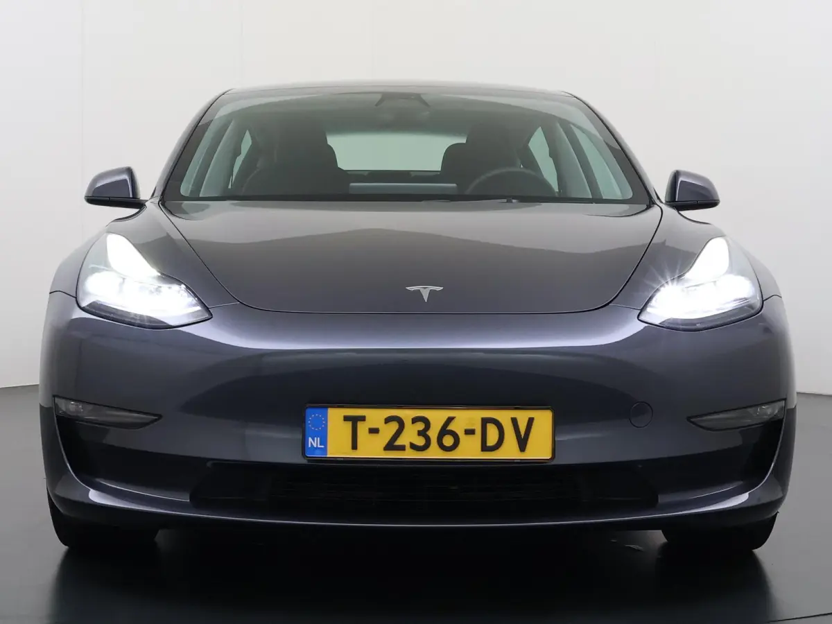 Long Range AWD 75 kWh VAN: 35.900,- VOOR: 33.440,- UW HERFSTVOORDEEL: 2.460,-| FABRIEKSGARANTIE OP ACCU & AANDRIJFLIJN TOT 2031 OF 192.000 KM + ALGEMENE AUTO T/M 06-2027 of 80.000KM! BTW ver