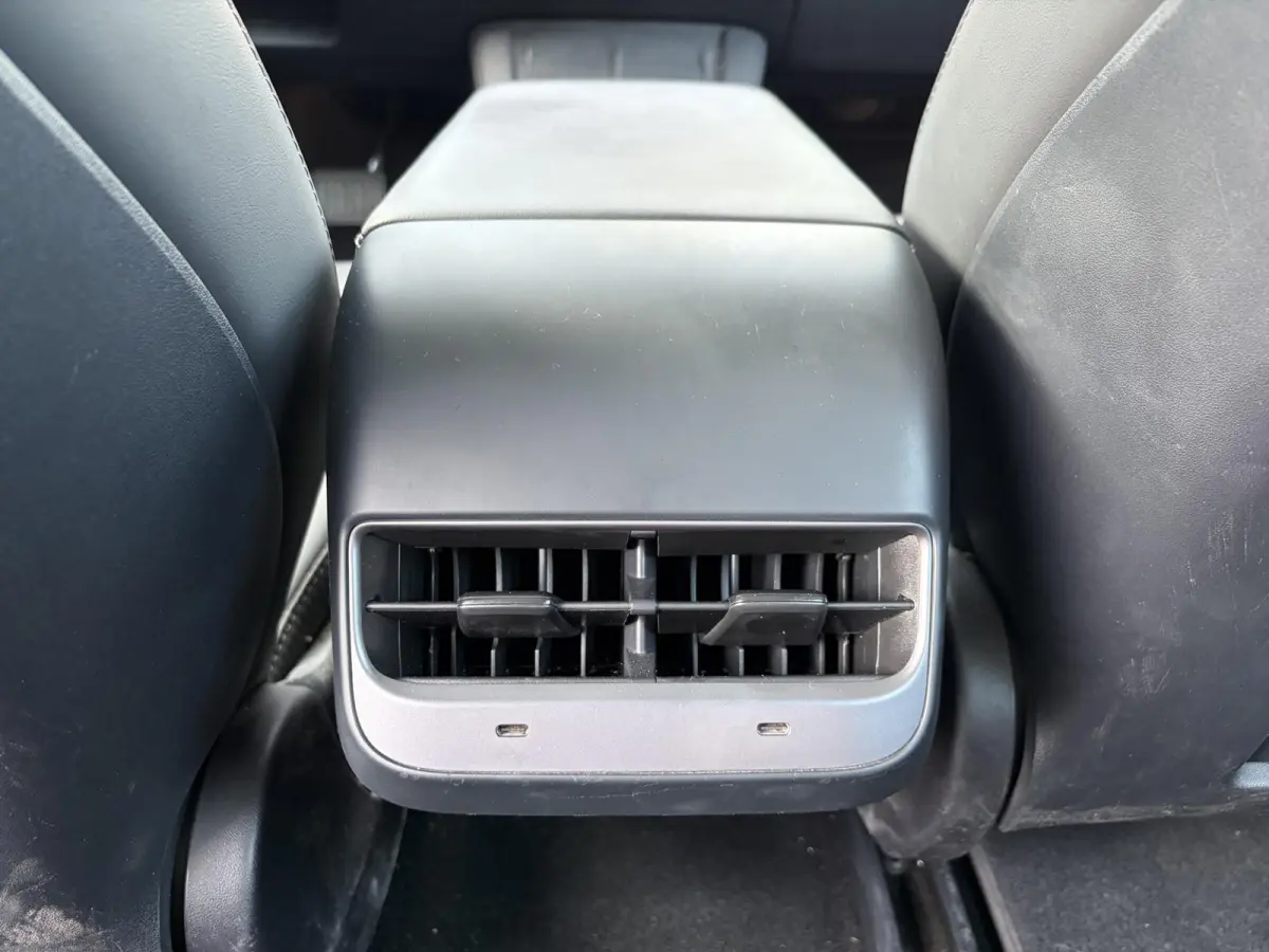 Long Range AWD 75 kWh VAN: 35.900,- VOOR: 33.440,- UW HERFSTVOORDEEL: 2.460,-| FABRIEKSGARANTIE OP ACCU & AANDRIJFLIJN TOT 2031 OF 192.000 KM + ALGEMENE AUTO T/M 06-2027 of 80.000KM! BTW ver