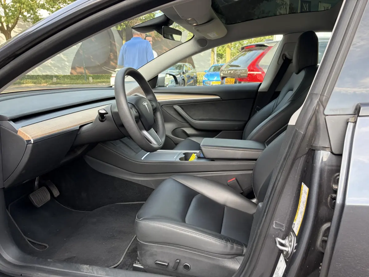 Long Range AWD 75 kWh VAN: 35.900,- VOOR: 33.440,- UW HERFSTVOORDEEL: 2.460,-| FABRIEKSGARANTIE OP ACCU & AANDRIJFLIJN TOT 2031 OF 192.000 KM + ALGEMENE AUTO T/M 06-2027 of 80.000KM! BTW ver