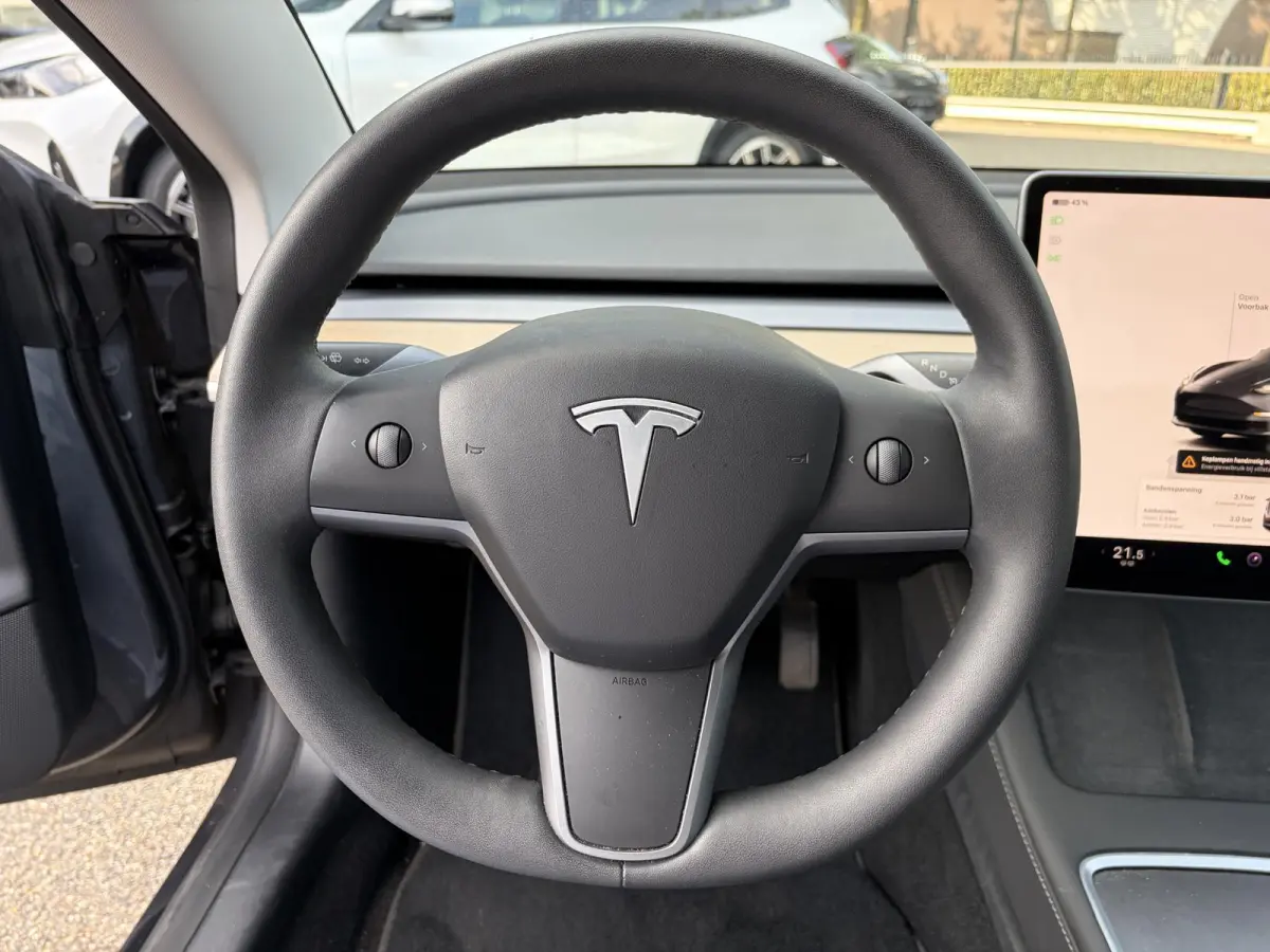 Long Range AWD 75 kWh VAN: 35.900,- VOOR: 33.440,- UW HERFSTVOORDEEL: 2.460,-| FABRIEKSGARANTIE OP ACCU & AANDRIJFLIJN TOT 2031 OF 192.000 KM + ALGEMENE AUTO T/M 06-2027 of 80.000KM! BTW ver