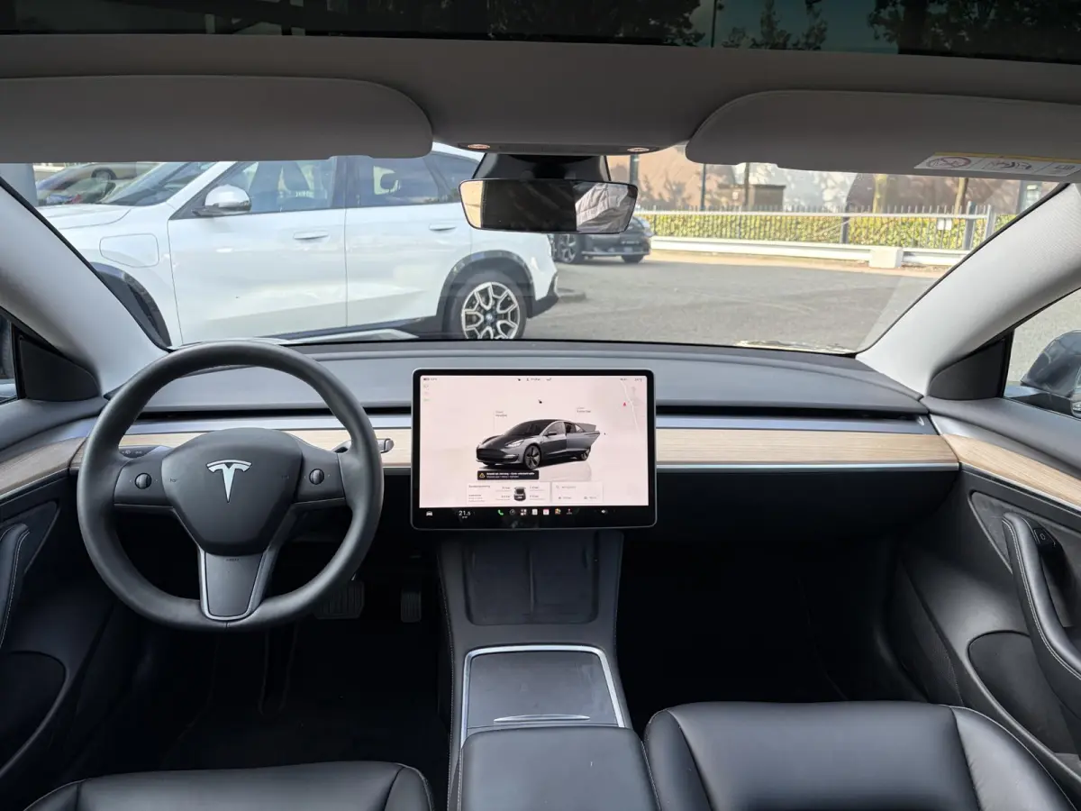 Long Range AWD 75 kWh VAN: 35.900,- VOOR: 33.440,- UW HERFSTVOORDEEL: 2.460,-| FABRIEKSGARANTIE OP ACCU & AANDRIJFLIJN TOT 2031 OF 192.000 KM + ALGEMENE AUTO T/M 06-2027 of 80.000KM! BTW ver