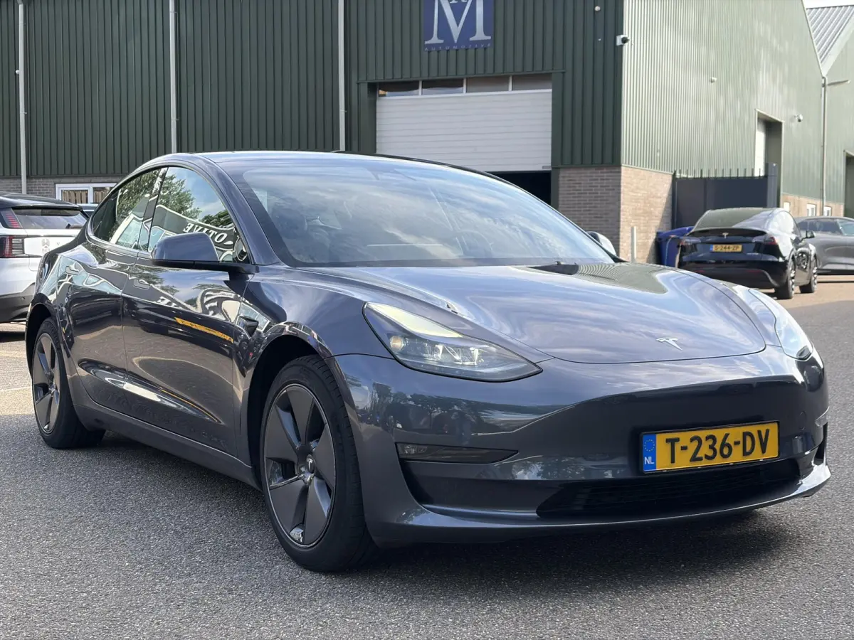 Long Range AWD 75 kWh VAN: 35.900,- VOOR: 33.440,- UW HERFSTVOORDEEL: 2.460,-| FABRIEKSGARANTIE OP ACCU & AANDRIJFLIJN TOT 2031 OF 192.000 KM + ALGEMENE AUTO T/M 06-2027 of 80.000KM! BTW ver