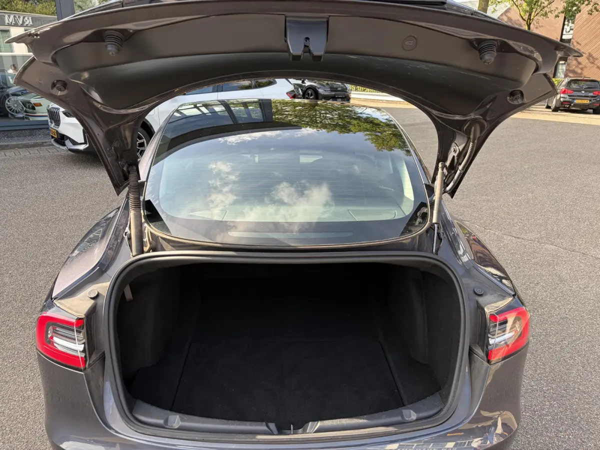 Long Range AWD 75 kWh VAN: 35.900,- VOOR: 33.440,- UW HERFSTVOORDEEL: 2.460,-| FABRIEKSGARANTIE OP ACCU & AANDRIJFLIJN TOT 2031 OF 192.000 KM + ALGEMENE AUTO T/M 06-2027 of 80.000KM! BTW ver