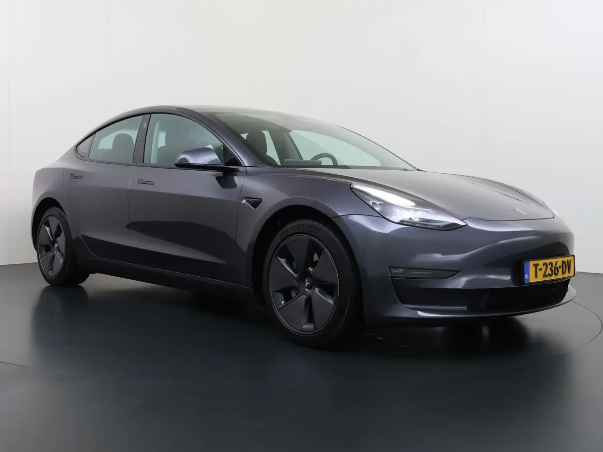 Long Range AWD 75 kWh VAN: 35.900,- VOOR: 33.440,- UW HERFSTVOORDEEL: 2.460,-| FABRIEKSGARANTIE OP ACCU & AANDRIJFLIJN TOT 2031 OF 192.000 KM + ALGEMENE AUTO T/M 06-2027 of 80.000KM! BTW ver