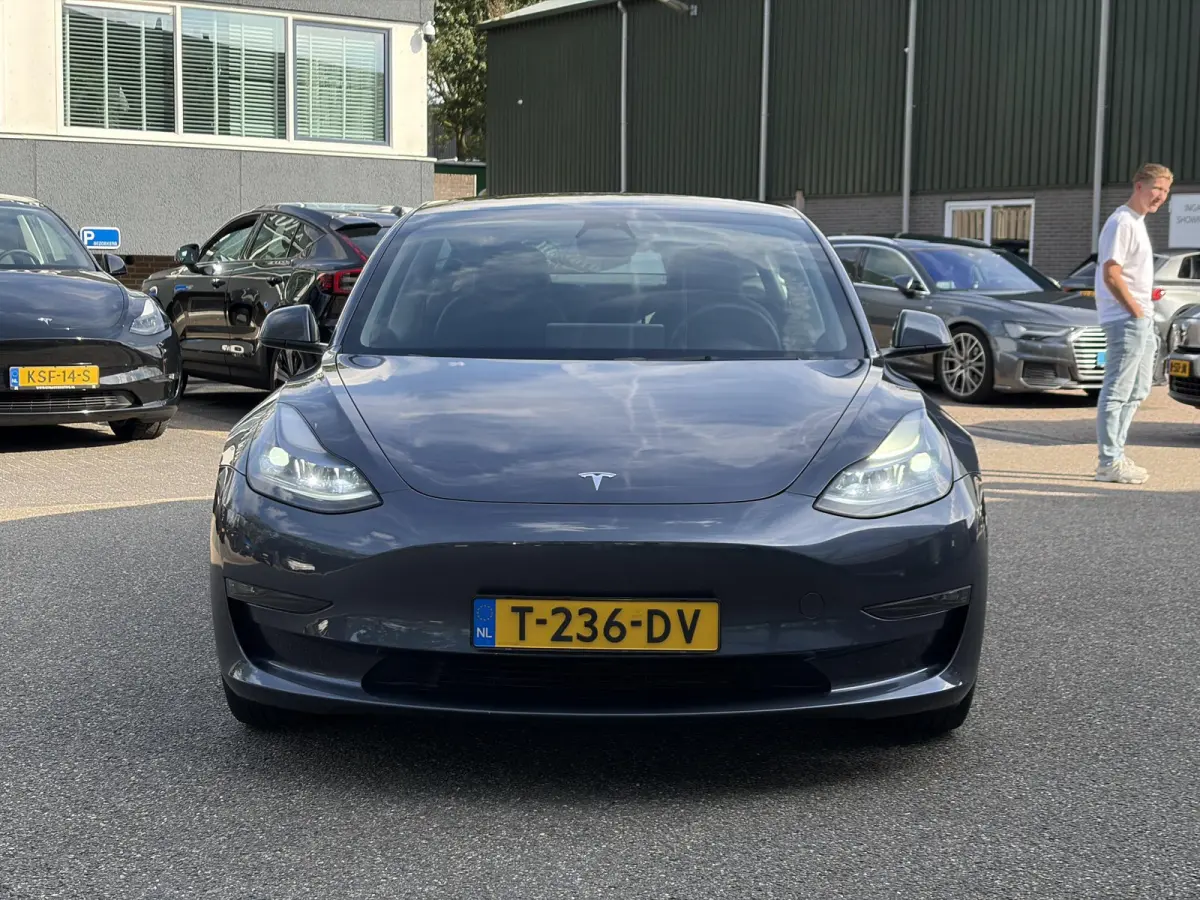 Long Range AWD 75 kWh VAN: 35.900,- VOOR: 33.440,- UW HERFSTVOORDEEL: 2.460,-| FABRIEKSGARANTIE OP ACCU & AANDRIJFLIJN TOT 2031 OF 192.000 KM + ALGEMENE AUTO T/M 06-2027 of 80.000KM! BTW ver