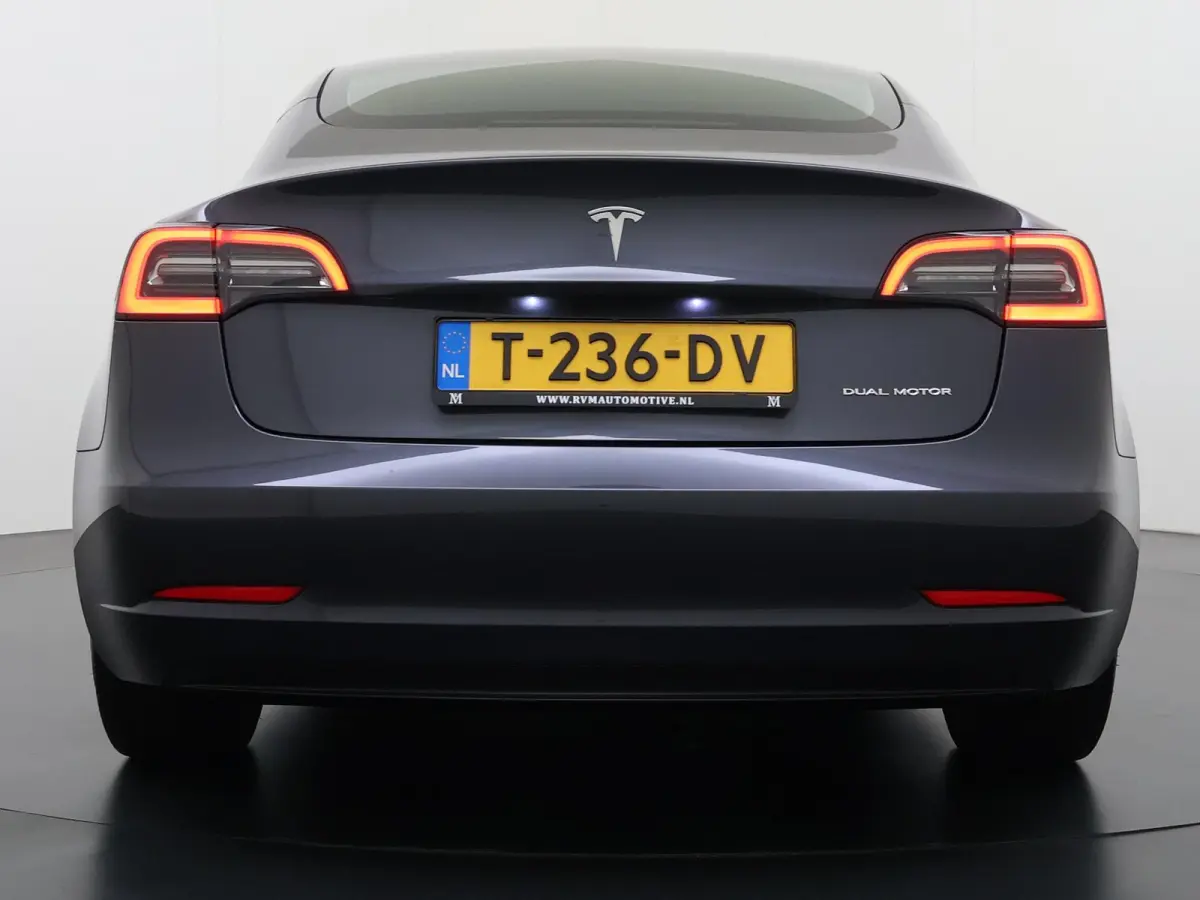 Long Range AWD 75 kWh VAN: 35.900,- VOOR: 33.440,- UW HERFSTVOORDEEL: 2.460,-| FABRIEKSGARANTIE OP ACCU & AANDRIJFLIJN TOT 2031 OF 192.000 KM + ALGEMENE AUTO T/M 06-2027 of 80.000KM! BTW ver