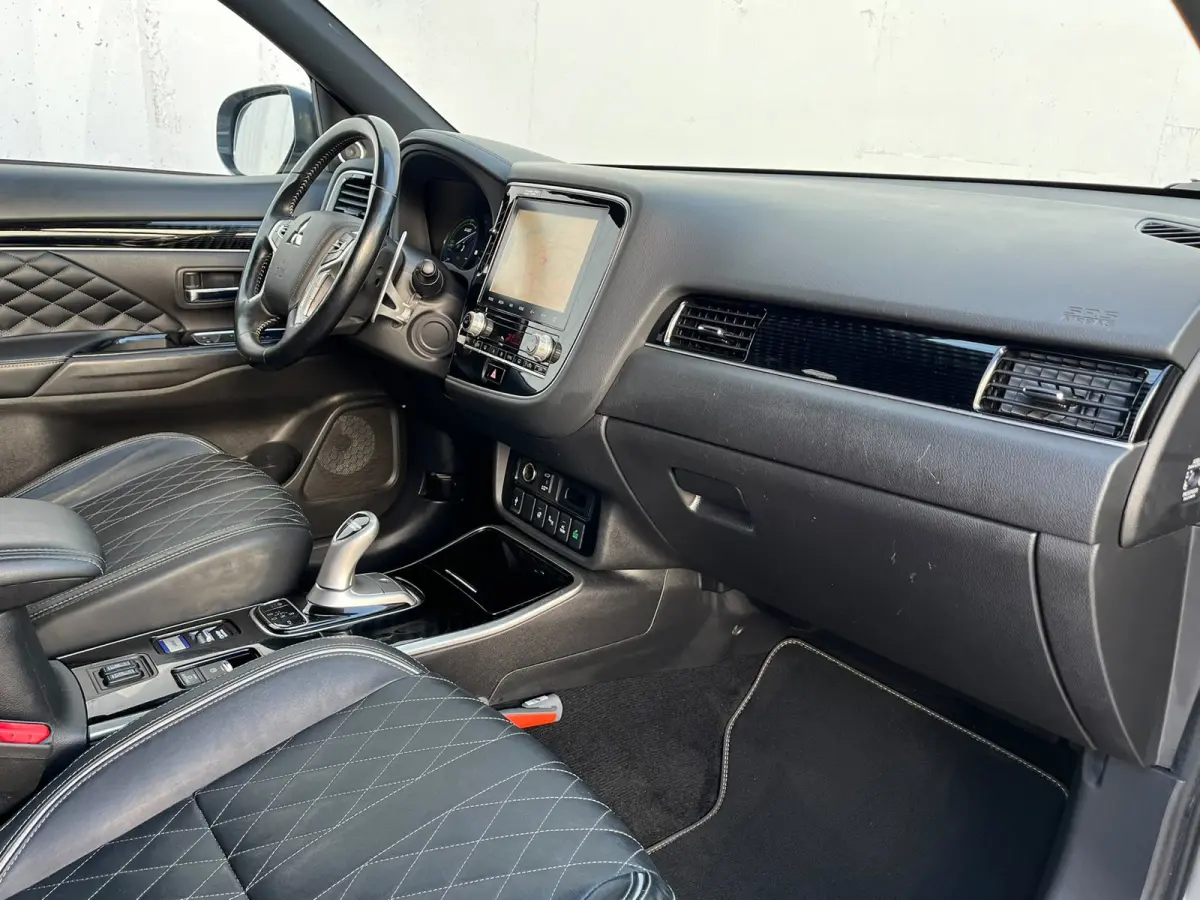 2.4 PHEV Instyle clima| trekhaak | leder | schuifdak | camera | Origineel NL-auto | dealer onderhouden